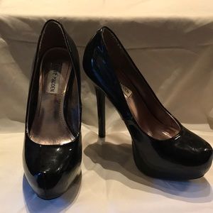 Size 7 Steve Madden black heels